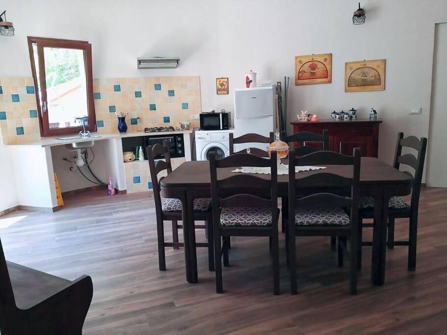Da Nonna Cettina Appartamento In Villa Con Piscina Palermo Bagian luar foto