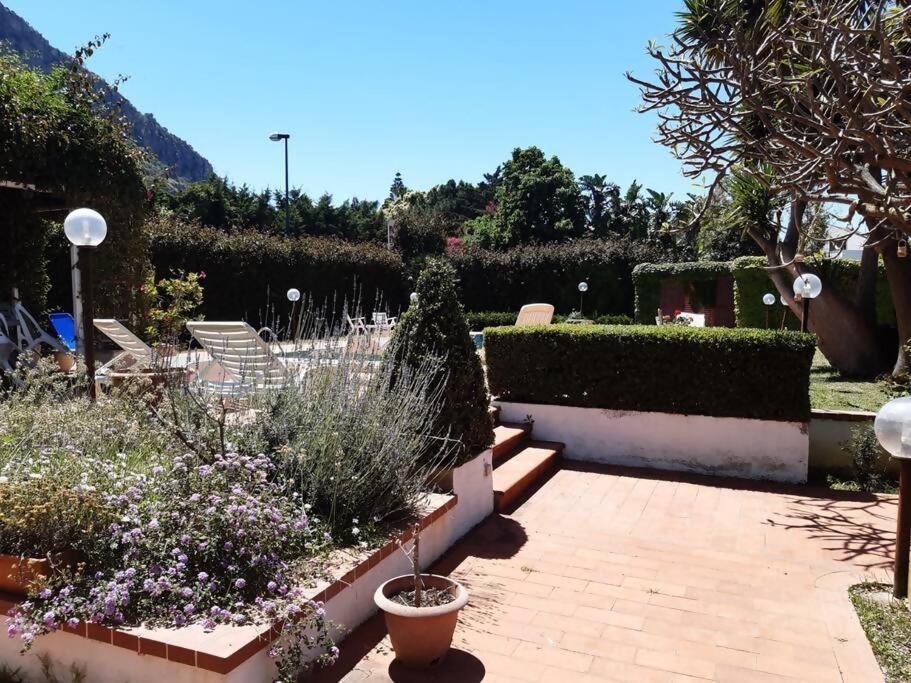 Da Nonna Cettina Appartamento In Villa Con Piscina Palermo Bagian luar foto