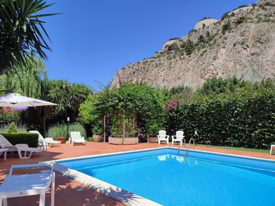 Da Nonna Cettina Appartamento In Villa Con Piscina Palermo Bagian luar foto